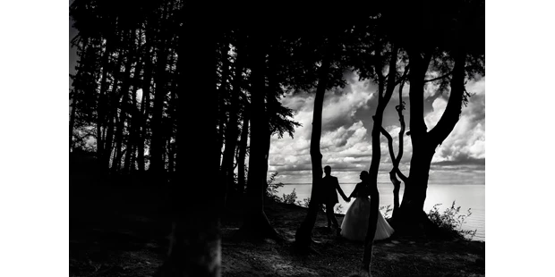 Hochzeitsfotos - Art des Shootings: Trash your Dress - Binnenland - Hochzeitsfotograf Helge Peters - Mo´s Fotostudio