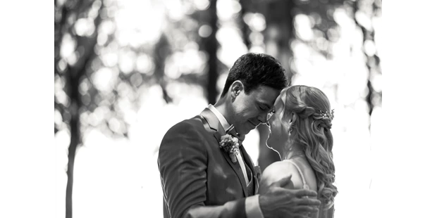 Hochzeitsfotos - Art des Shootings: Trash your Dress - Binnenland - Hochzeitsfotograf Helge Peters - Mo´s Fotostudio